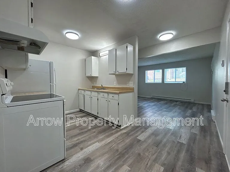 906 E E St #F — Photo 2