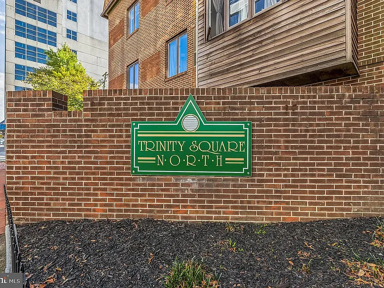 1025 N Madison St #105 — Photo 8