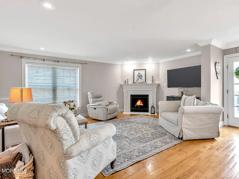 1814 Briarwood Ter — Photo 14
