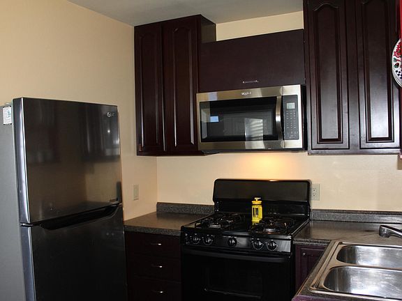 Range pictured has been replaced by new smooth-top electric range.