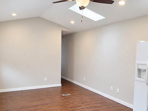 5th image of 203 E Division St