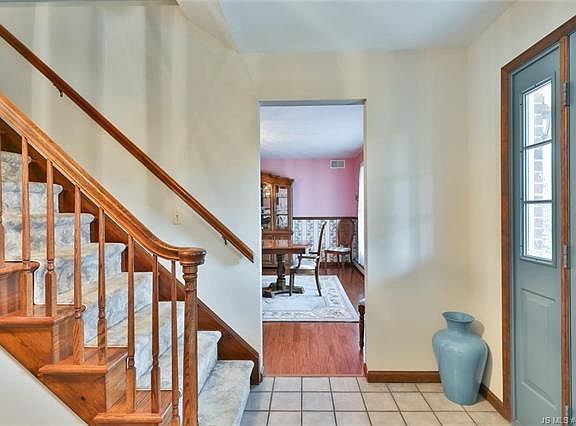 5th image of 214 Donald St
