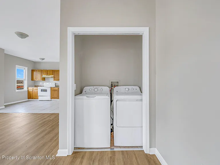 114 E Market St #4 — Photo 9