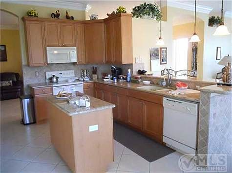 4th image of 408 NW Sheffield Cir