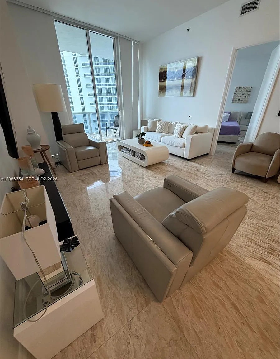 Tdr Tower Ii Condo — Photo 1