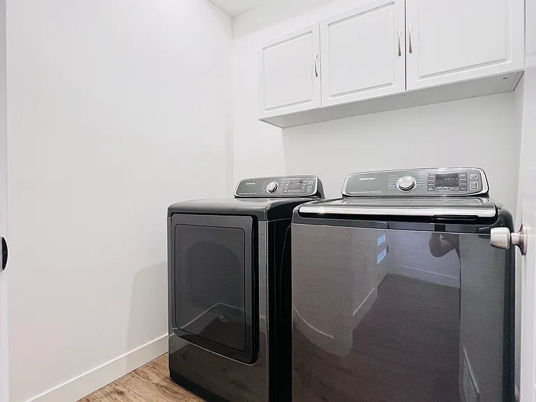 4572 Oakwood Ave — Photo 8