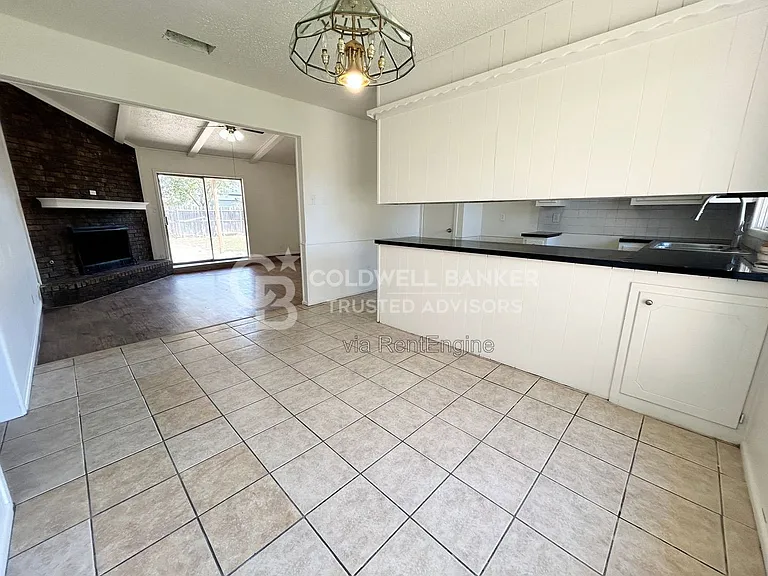 5712 2nd Pl — Photo 4