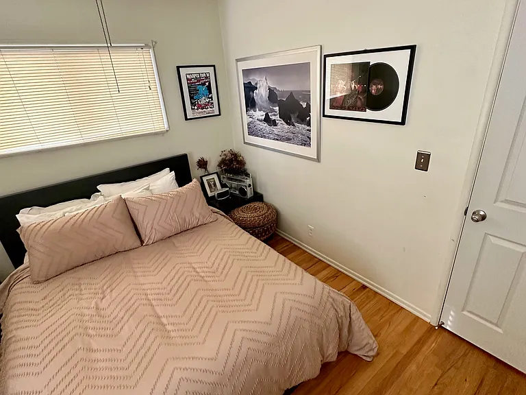 8958 N Swinton Ave — Photo 70