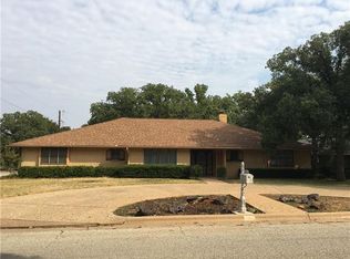 1504 Oak Forest Dr, Graham, TX 76450