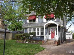1011 N Edgehill Ct, Peoria, IL