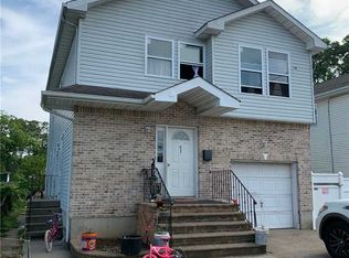 62 Burnett St, Hempstead, NY 11550