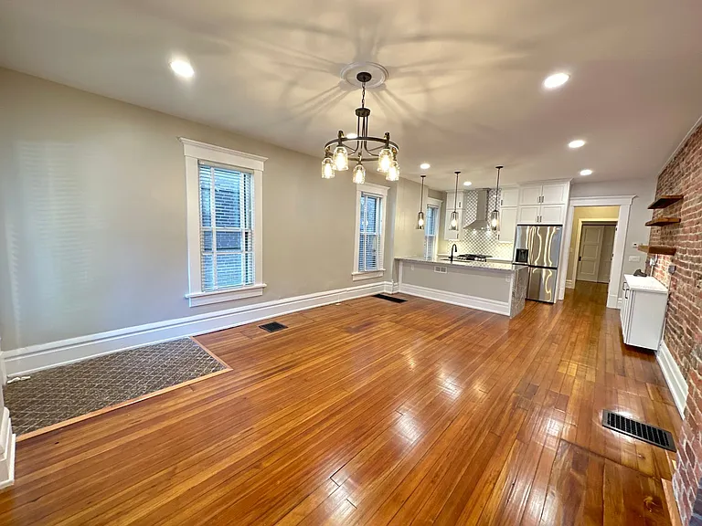 Dennison Ave 866-868 CR — Photo 5