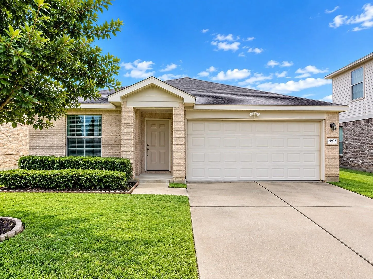 3 bed, 2.0 bath, 1578 sqft, $1,900 — Photo 2