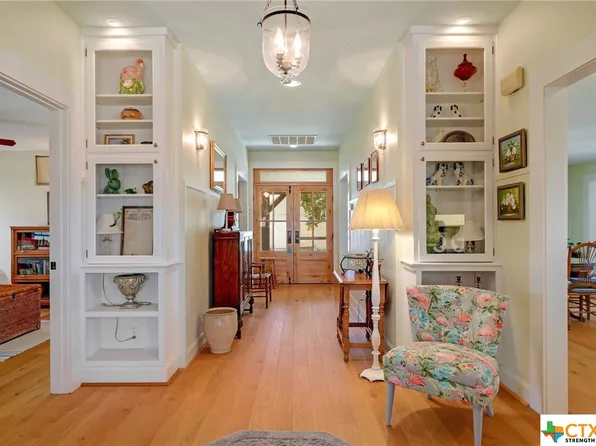 570 Cowboy Trl, Fredericksburg, TX 78624