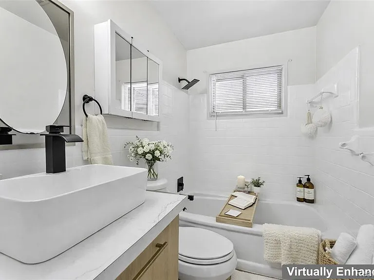 27210 Seyburn Ave — Photo 18