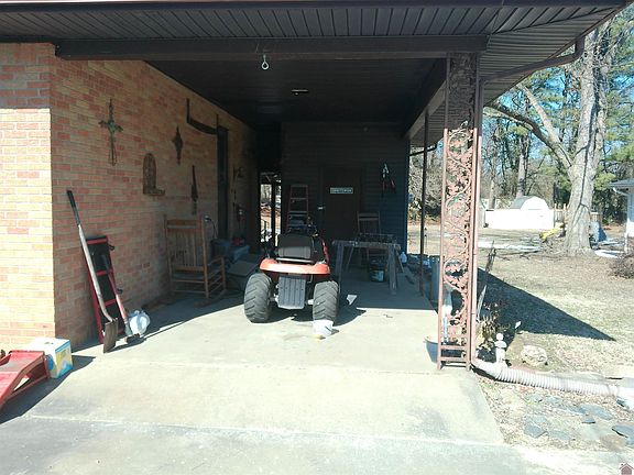 3rd image of 121 Lakeside Dr