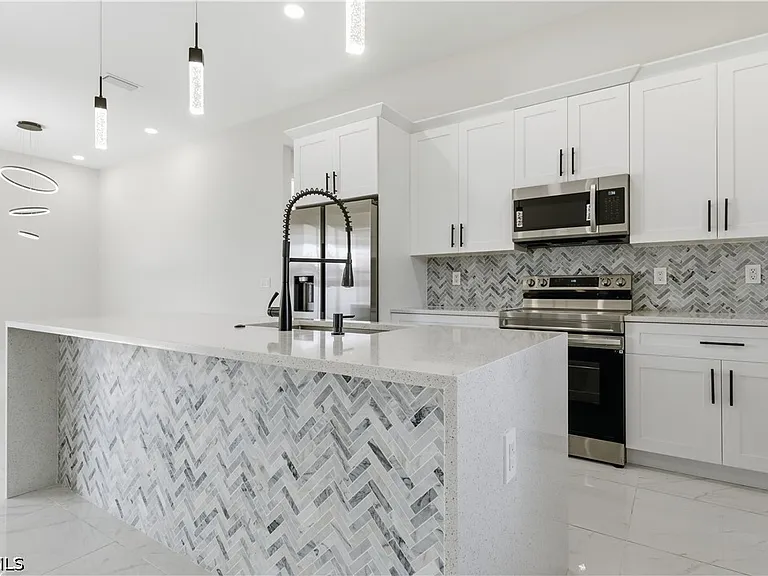 1442 NE 33rd Ln — Photo 9