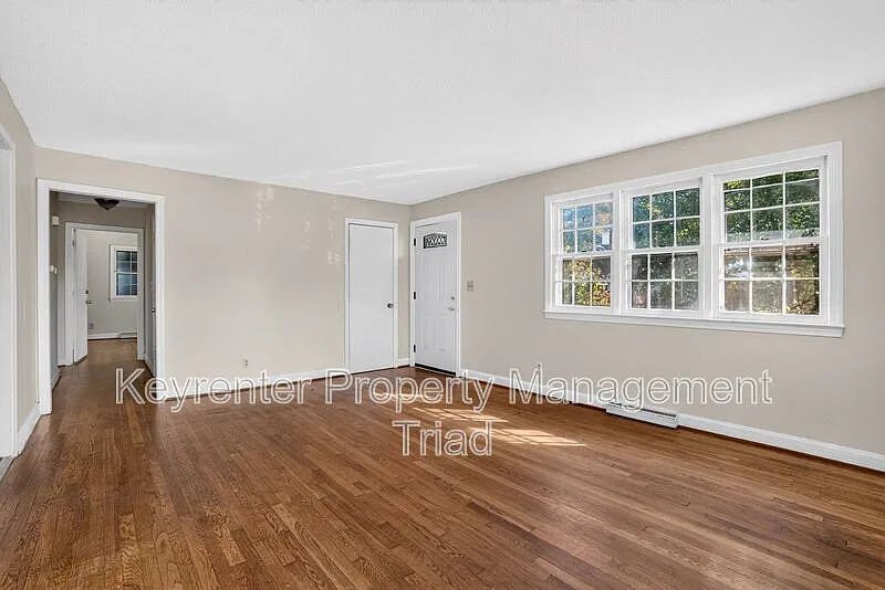 3 bed, 1.5 bath, 1200 sqft, $1,500 — Photo 4