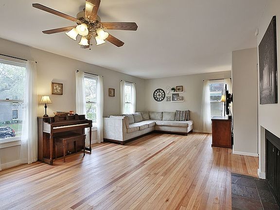 4th image of 1116 Highland St