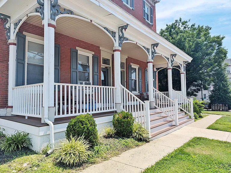 117 N Main St #3 — Photo 1