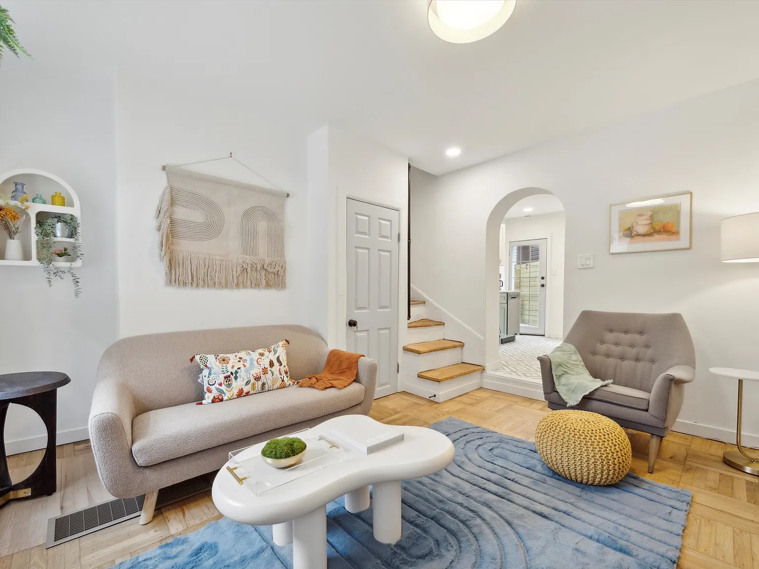 2 bed, 800 sqft, $2,600 — Photo 1