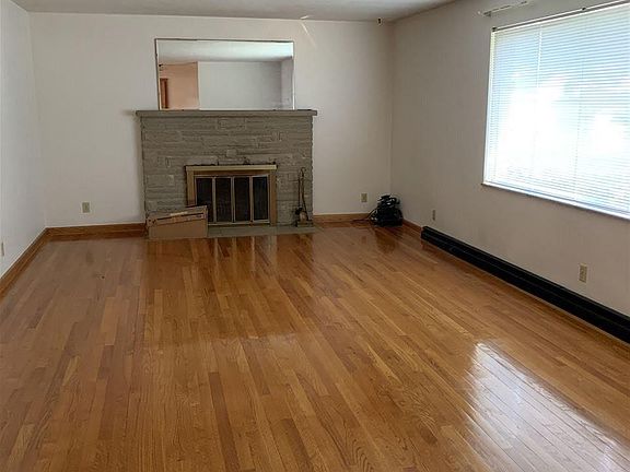 3rd image of 210 Highland Ave