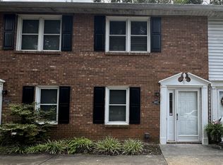 5902 King Charles Ct, Clemmons, NC 27012