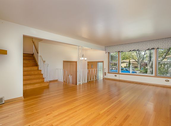 3rd image of 4616 W 99th Pl