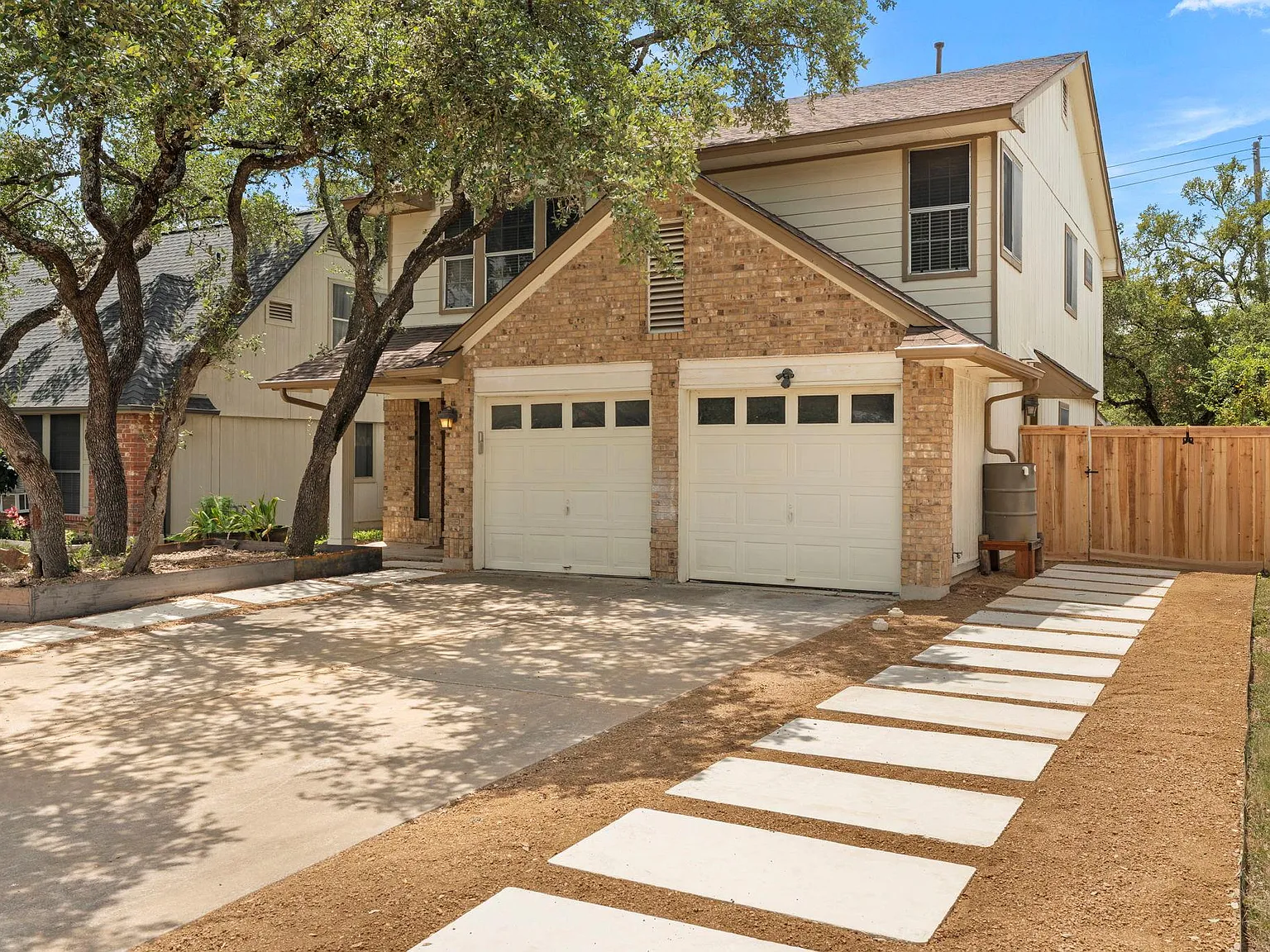 4 bed, 2.5 bath, 1758 sqft, $2,500 — Photo 2