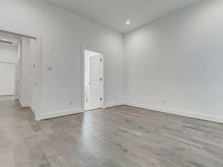 5859 Dolores St — Photo 14