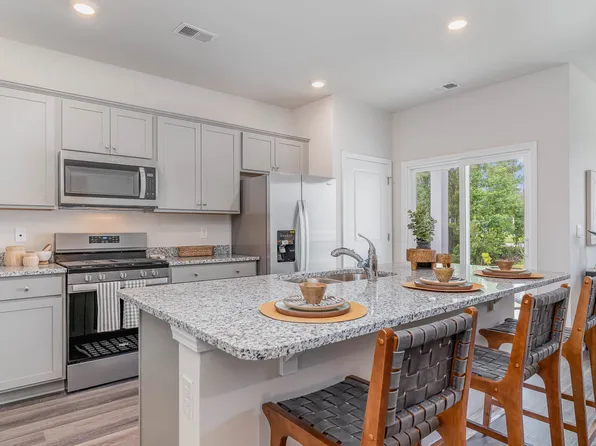 2087 Locust Ridge Dr, Shallotte, NC 28470