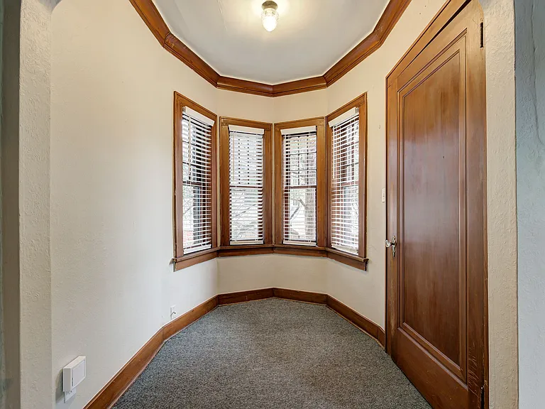 720 NE 17th St #1 — Photo 4