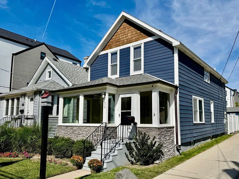 415 Bloom St