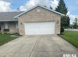 2214 Pond Mill Ct, Springfield, IL 62704