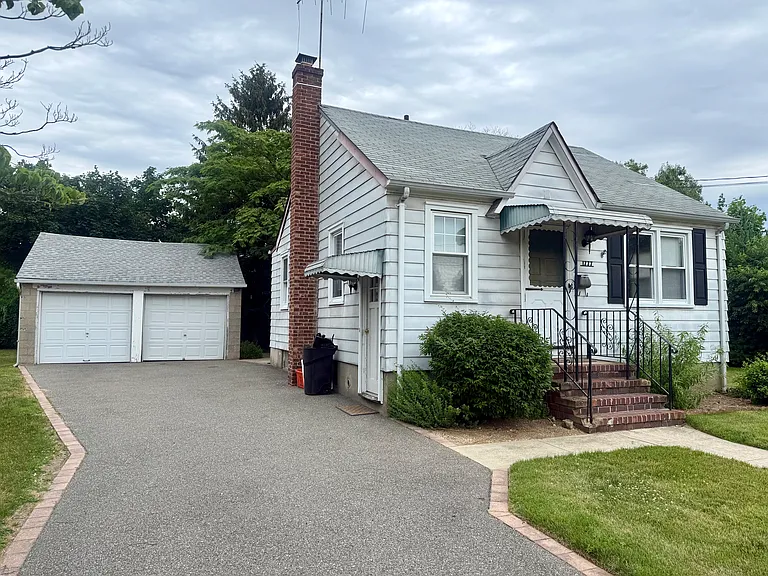 1777 Stone Ave — Photo 2