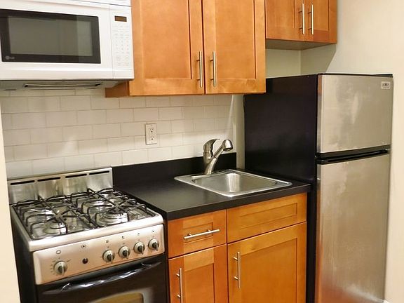 2nd image of 425 E 82nd St APT 1C