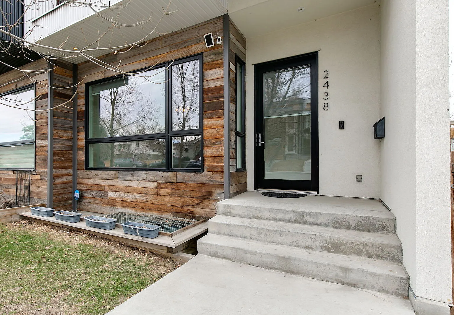 4 Bedroom Fully Loaded Modern Duplex in Glengarry! CIP176 — Photo 3