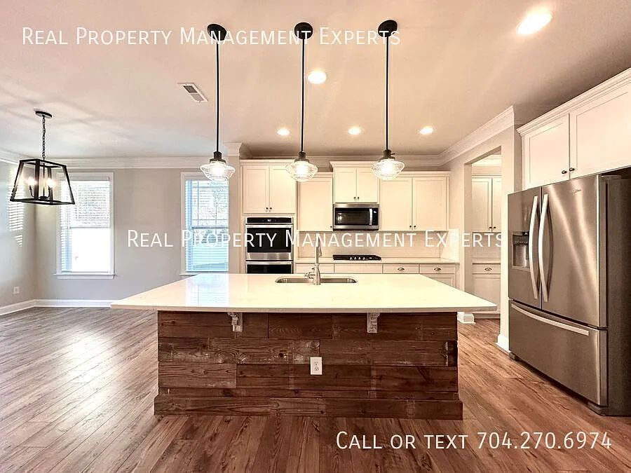 Stunning 4BR/3BA Home in Mooresville! — Photo 2