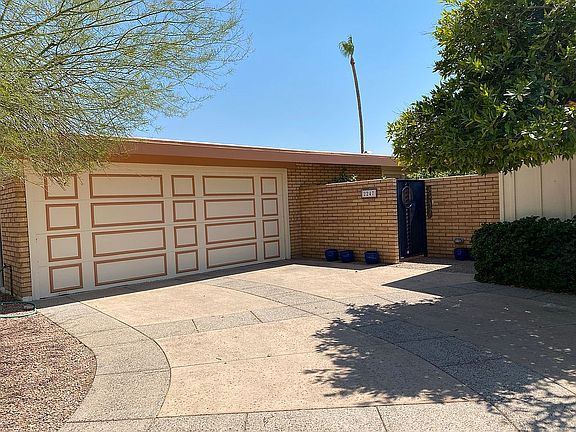3rd image of 2247 E Lincoln Dr