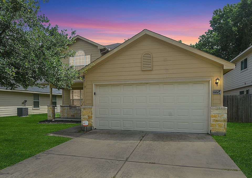 1st image of 22254 Queenbury Hills Dr