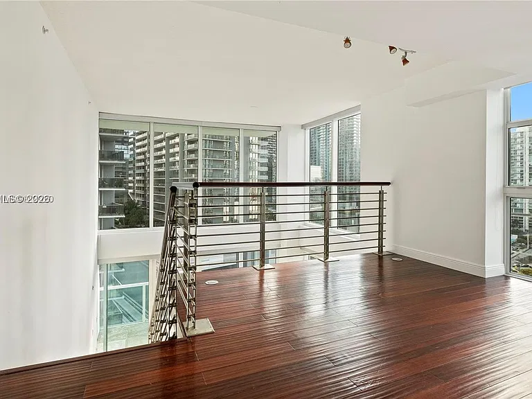 41 SE 5th St #1016 — Photo 13