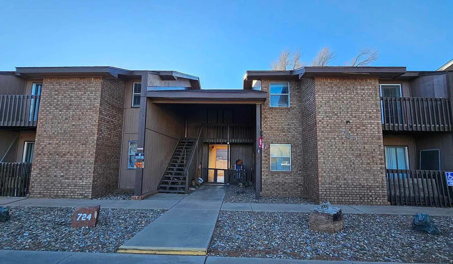 724 Laurelwood Dr — Photo 1