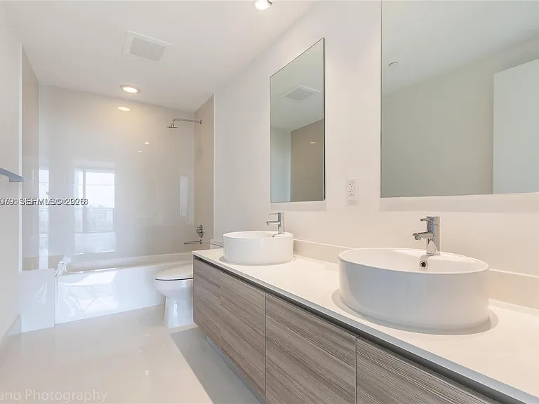121 NE 34th St #1007 — Photo 30