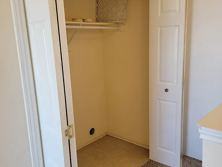 6001 Fenwick Ln — Photo 21