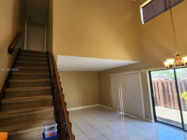 6334 NW 170th Ln, Hialeah, FL 33015