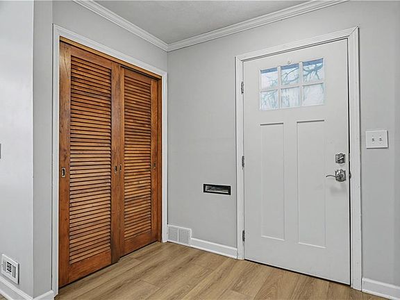 5th image of 5645 Russell St
