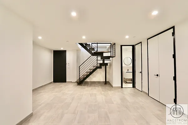 Rented by Hagstrom Management Inc | media 32