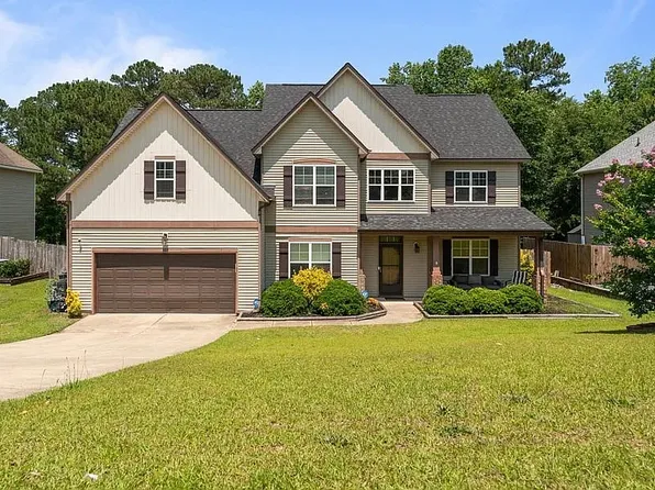 364 Heathrow Dr, Spring Lake, NC 28390