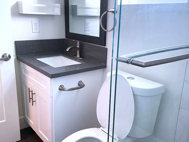 122 E 29th St #1 — Photo 16