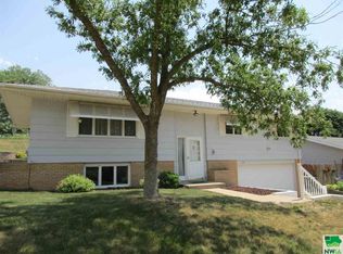 3116 S Oleander St, Sioux City, IA 51106